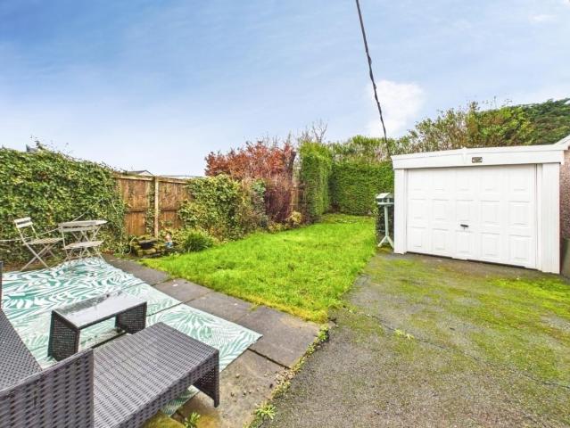 House for sale in Cottingley, West Yorkshire