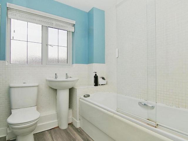 House for sale in Farsley, West Yorkshire