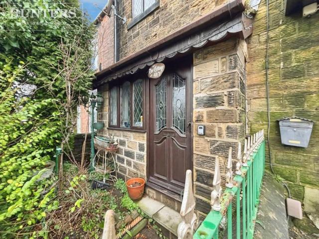 House for sale in Mapplewell, South Yorkshire