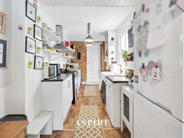 House for sale in Stanford-le-hope, Essex