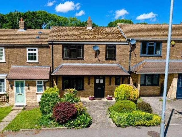 House for sale in Highfield, Pouchen End