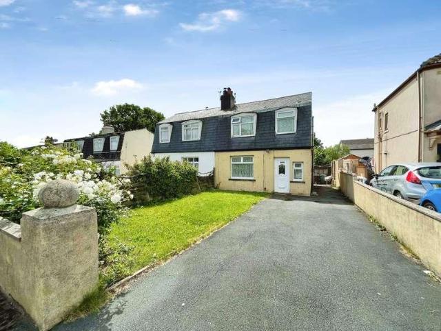 House for sale in Thornbury, West Yorkshire