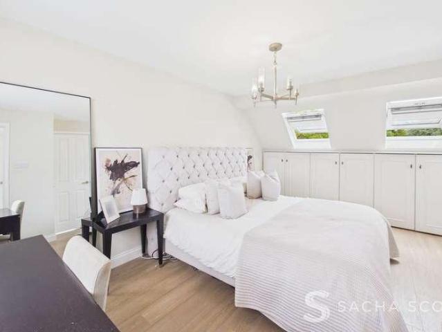House for sale in Nork, Red Hill