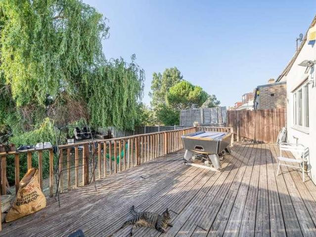 House for sale in Coldharbour, Greater London