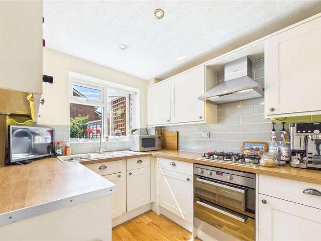 House for sale in Heol-las, Surrey