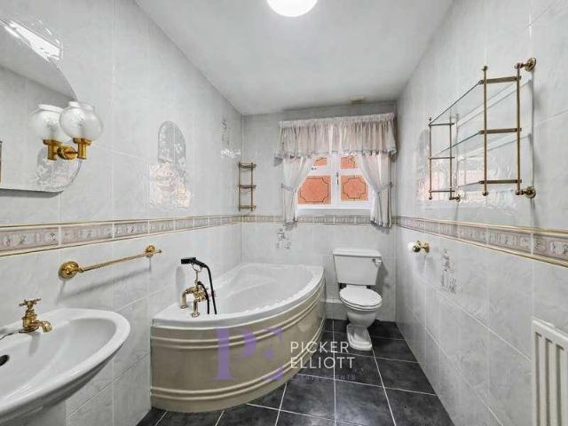 House for sale in Lash Hill, Barton