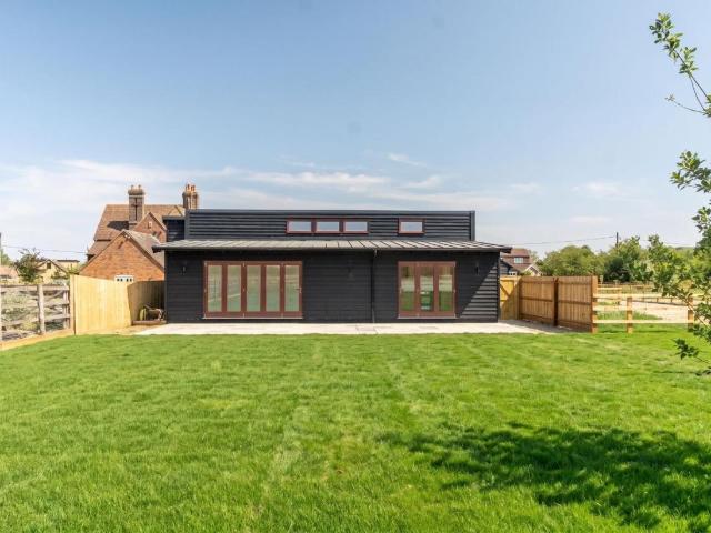 House for sale in Eaton Bray, Bedfordshire