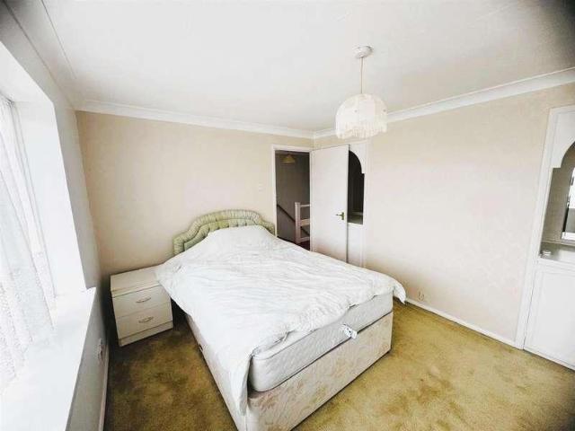 House for sale in London Borough of Hounslow, Hanworth