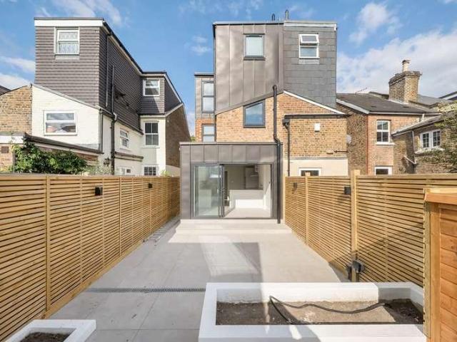 House for sale in Kingston Upon Thames, Norbiton