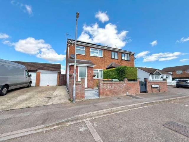 House for sale in Woodside Estate, Houghton Regis