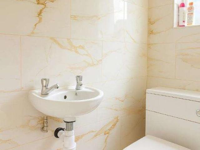 House for sale in Spring Park, Luton