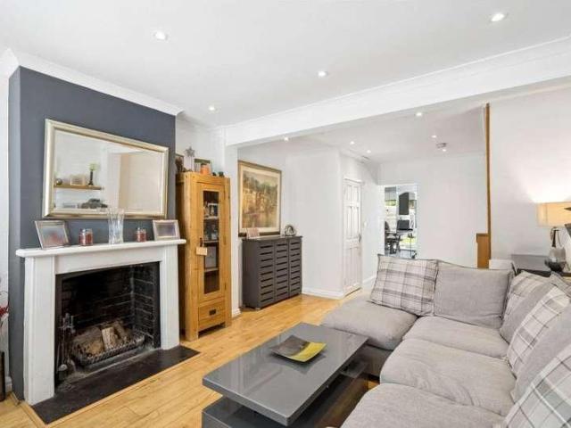 House for sale in Henley-on-Thames, Berrick Salome