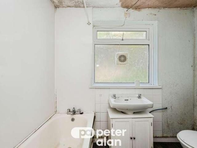 House for sale in Cimla, Neath