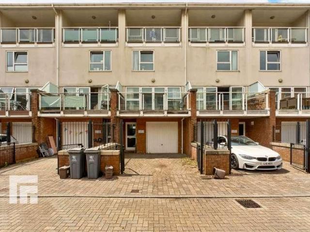 House for sale in City Centre, Falcon Lodge