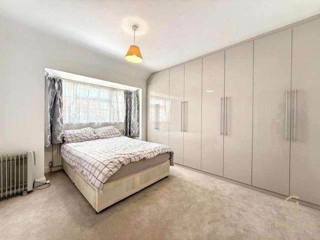House for sale in Yeading, Greater London