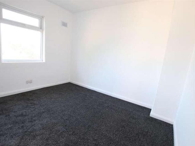 House for sale in Greengates, West Yorkshire
