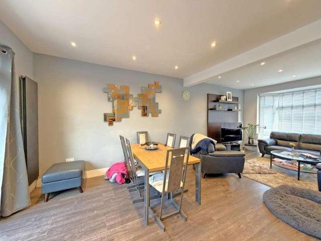 House for sale in Newbury Park, Greater London