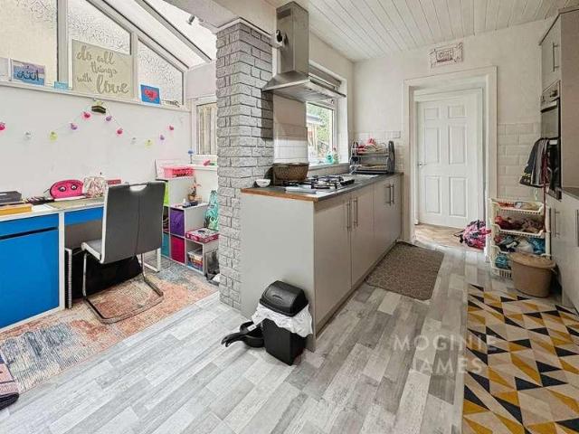 House for sale in Plasnewydd, Falcon Lodge