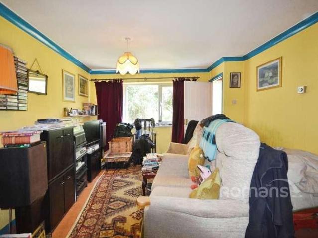 House for sale in Heol-las, Surrey