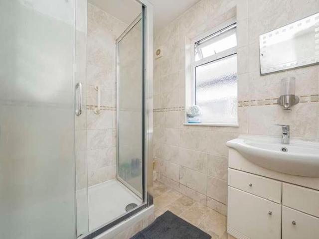 House for sale in Uxbridge, Cowley