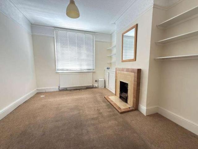 House for sale in Spring Park, Luton
