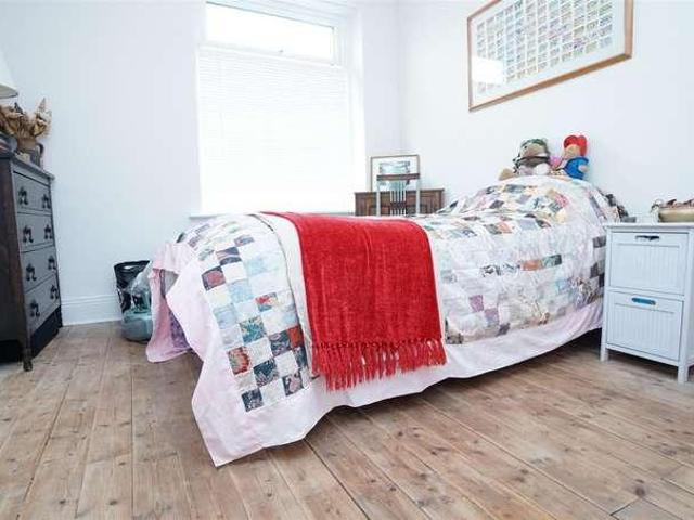House for sale in Greengates, West Yorkshire