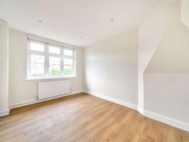 House for sale in Tolworth, Greater London