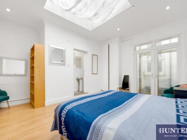 House for sale in Kilburn, Greater London