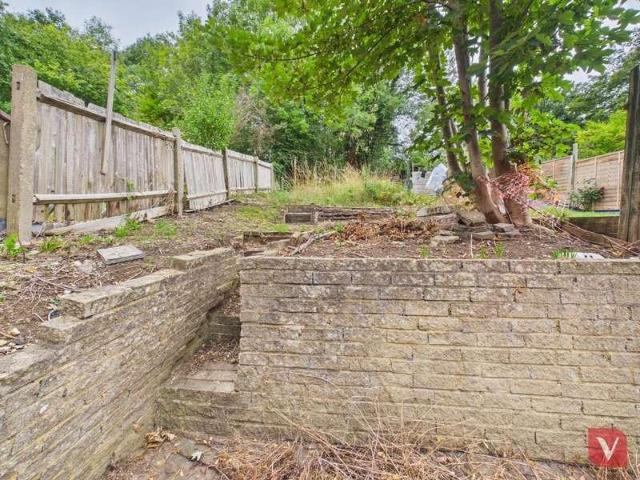 House for sale in Spring Park, Luton