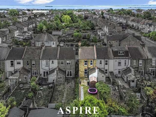 House for sale in Alton Barnes, Essex
