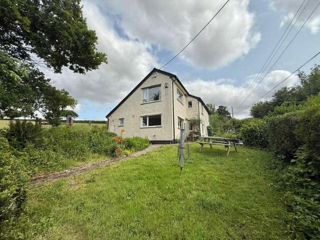 House for sale in Weir Quay, Devon