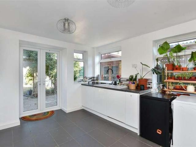 House for sale in Newington, Acol