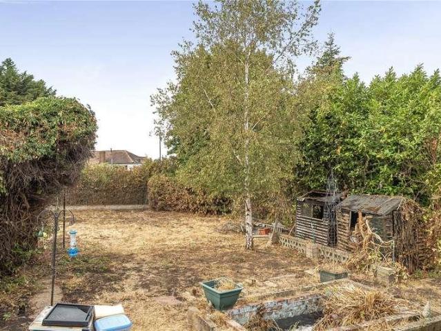 House for sale in Chessington, Greater London