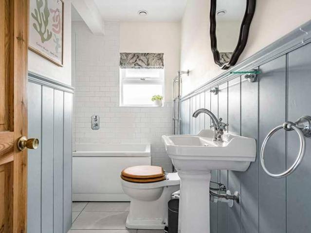 House for sale in Farncombe, Waverley