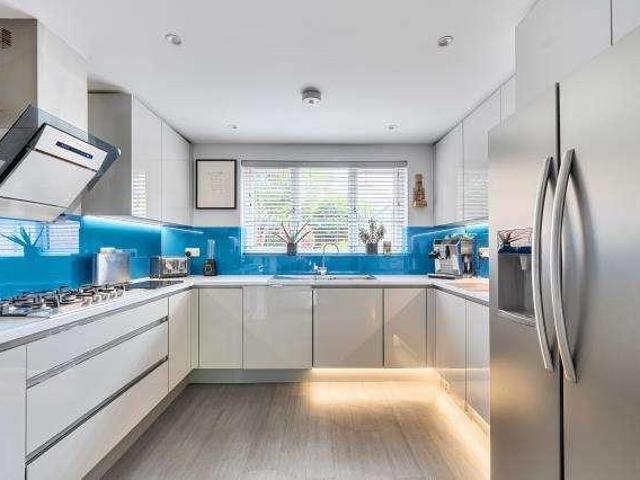 House for sale in Heol-las, Surrey