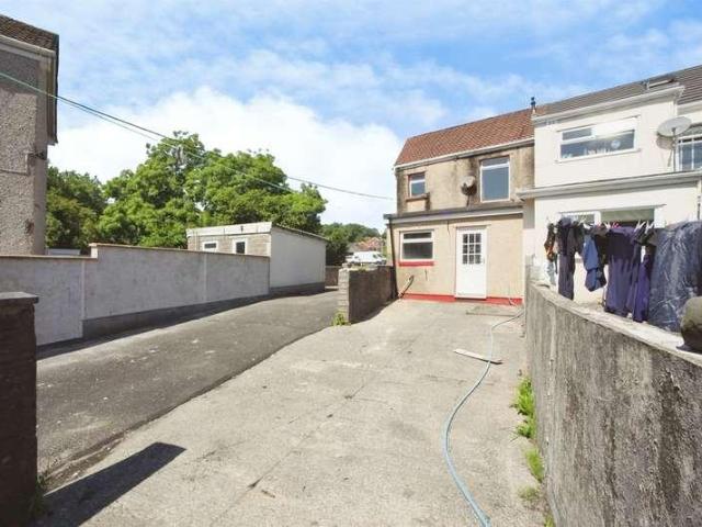 House for sale in Tonyrefail, Coedely