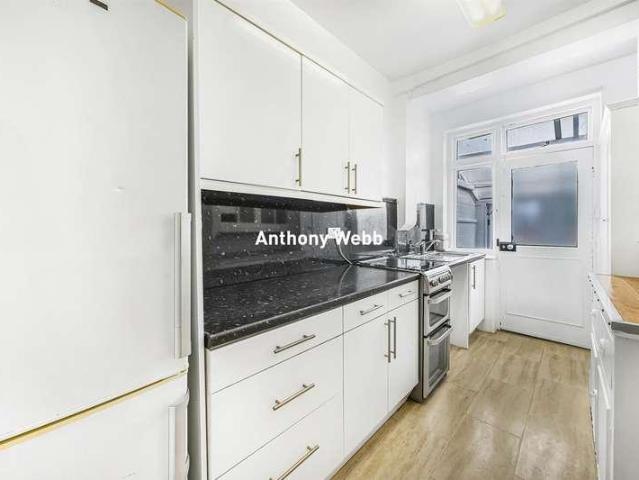 House for sale in Scotch Estate, Greater London