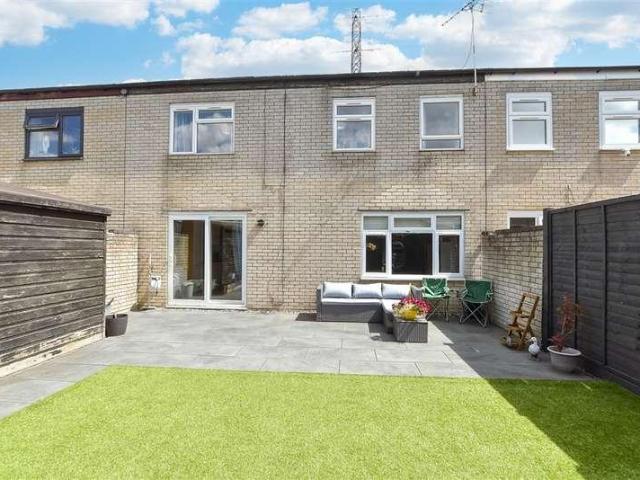 House for sale in Furnace Green, Crawley