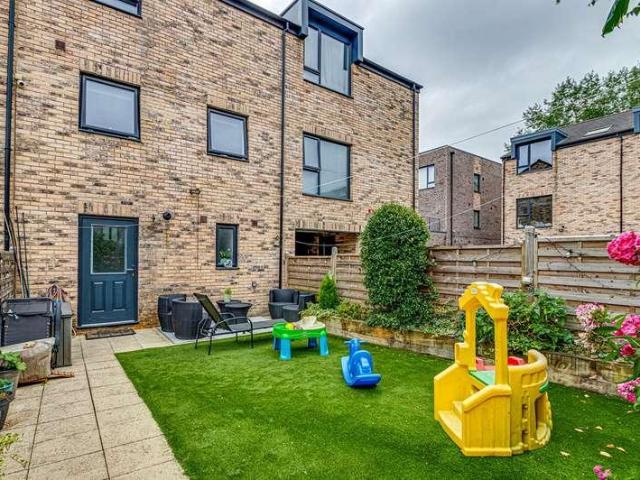 House for sale in Gorse Hill, Trafford Park