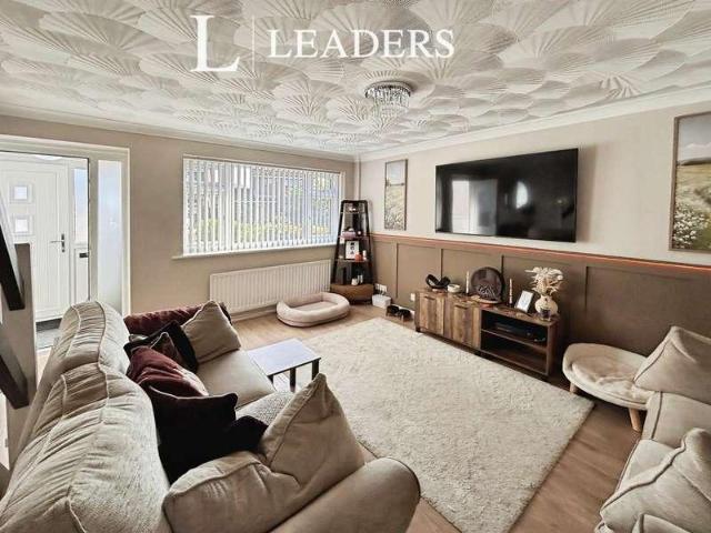 House for sale in Oakwood