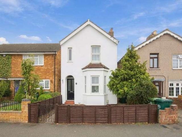 House for sale in Ashford, Spelthorne