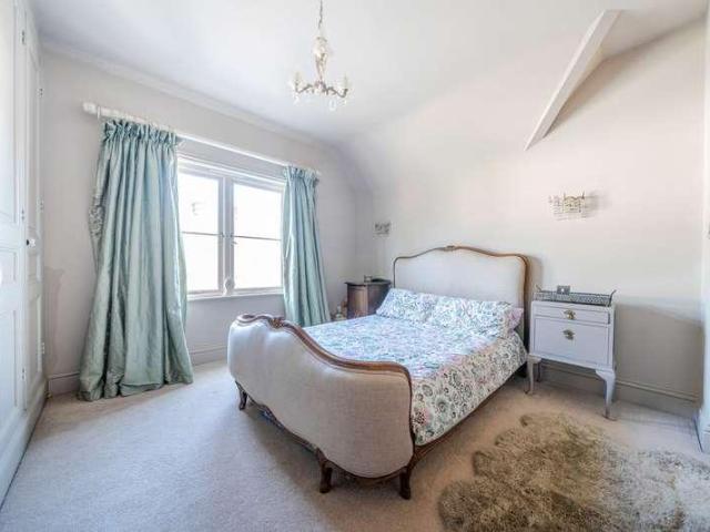 House for sale in Fole, Surrey