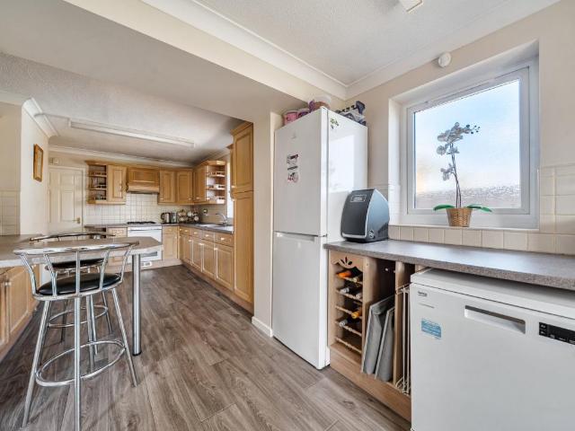 House for sale in Berg Estate, Basingstoke and Deane