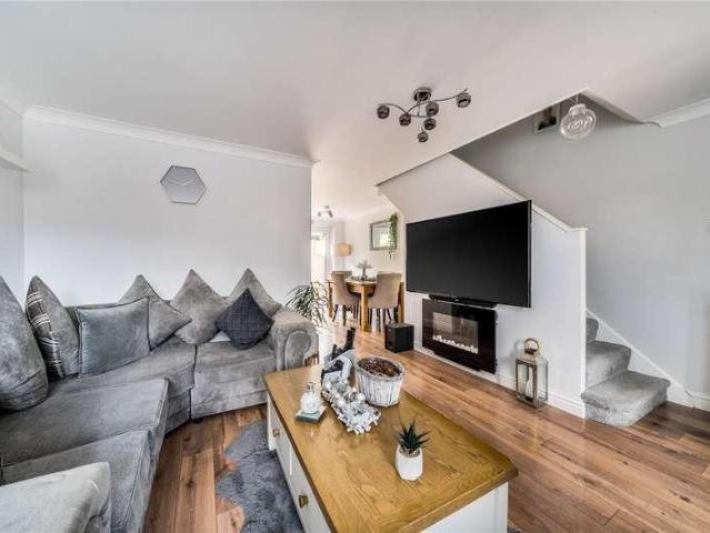 House for sale in Heol-las, Surrey