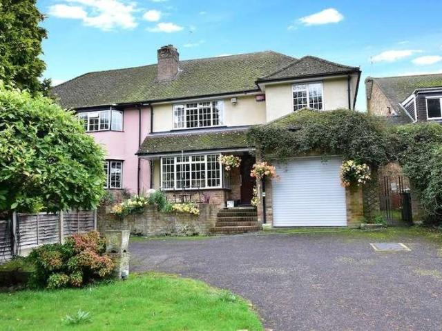 House for sale in Farnham Common, Buckinghamshire