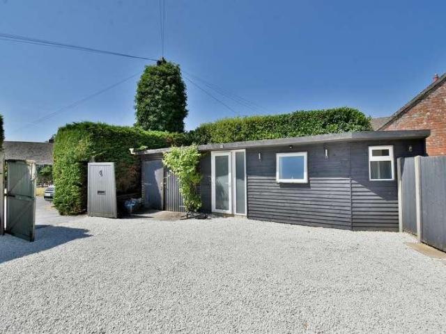House for sale in Tricketts Cross, Ferndown