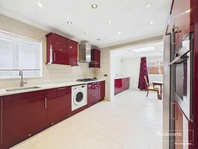 House for sale in Harrow Weald, Greater London