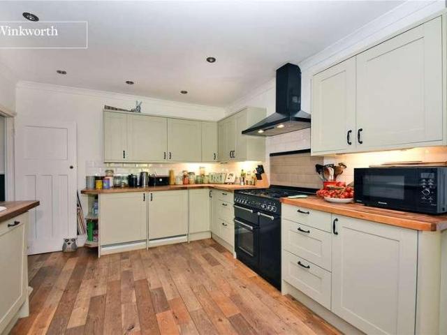 House for sale in Motspur Park, Greater London