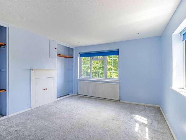 House for sale in Bennetts End, Pouchen End