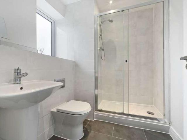 House for sale in Oxted, Hillview